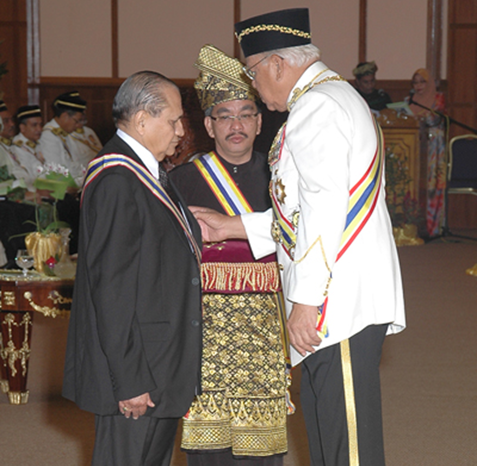 Award Left